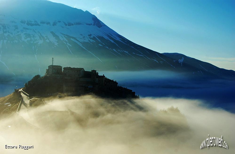 15 - cartolina di Castelluccio.JPG